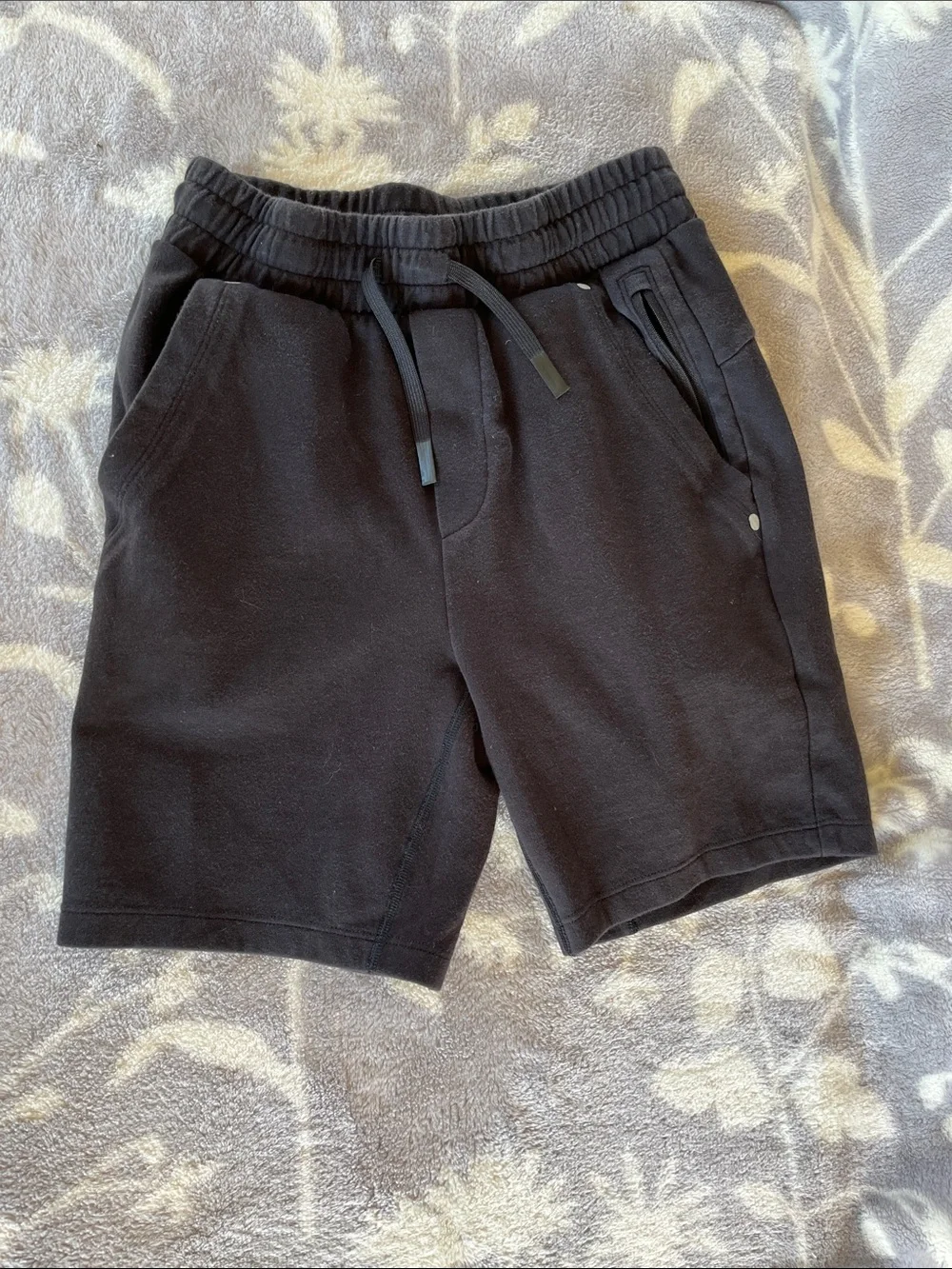 Big Boys 4 PC  Nike/Hurley/Quicksilver/ Gap Bundle 2 tees & 2 Shorts Sz 10/12